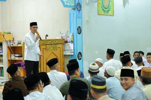 Ratu Dewa Salurkan Hibah Rp15 Juta untuk Mushala Al-Falah Saat Safari Ramadan