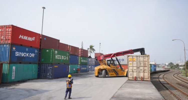 Respons Pertumbuhan Industri Konsumsi Nasional, KAI Logistik Tambah Kapasitas Angkut Kontainer. Foto: viralsumsel.com
