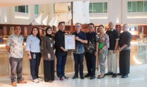 SUCOFINDO kembali Serahkan Sertifikat Hotel Bintang 5 Berbasis Risiko di Bali. Foto : viralsumsel.com