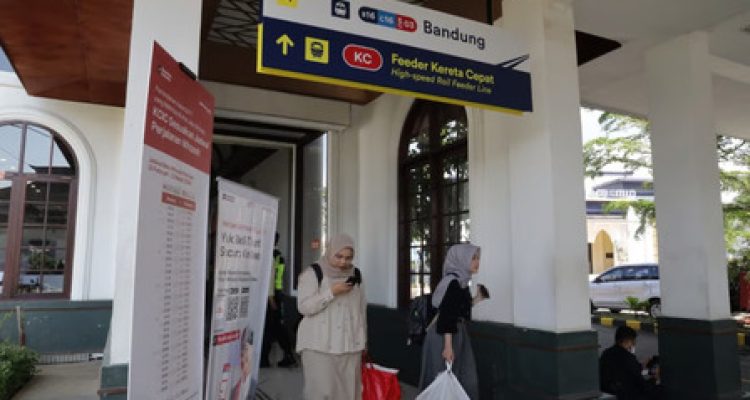 Stasiun Bandung Tingkatkan Pelayanan, Akses Penumpang KA Feeder Whoosh Dipusatkan ke Sisi Utara Stasiun. Foto : viralsumsel.com