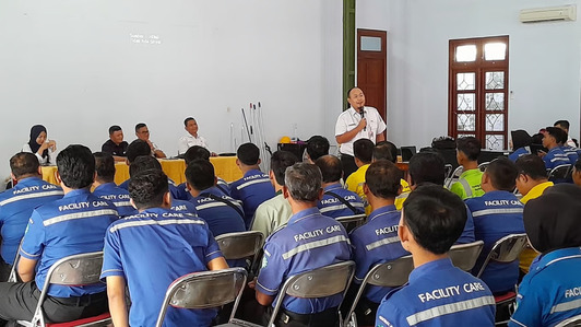 Tingkatkan Standar Pelayanan Kebersihan saat Angleb, KAI Services Gelar Pembinaan Petugas Cleaning di Regional Yogyakarta. Foto : viralsumsel.com
