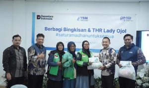 Peduli Perjuangan Lady Ojol Jabodetabek, BRI Finance Bagikan Sembako dan THR. Foto: viralsumsel.com
