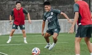 PSS Sleman hadapi laga krusial melawan Barito Putera. Pelatih Ansyari Lubis tekankan pentingnya mental dan target wajib meraih poin.