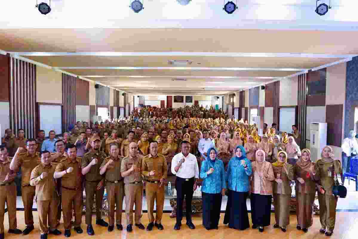 Wali Kota H. Arlan Tekankan Disiplin dan Pelayanan dalam Rapat Bulanan Pemkot Prabumulih