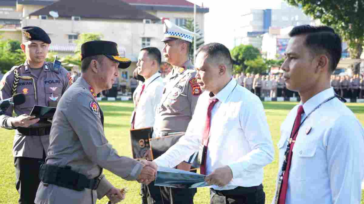 Kapolda Sumsel Beri Penghargaan 48 Personel Berprestasi, Dorong Budaya Kerja Profesional dan Presisi