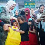 Feby Deru Bagikan Makanan Bergizi di Posyandu, Dorong Percepatan Penurunan Stunting di Sumsel