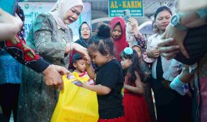 Feby Deru Bagikan Makanan Bergizi di Posyandu, Dorong Percepatan Penurunan Stunting di Sumsel