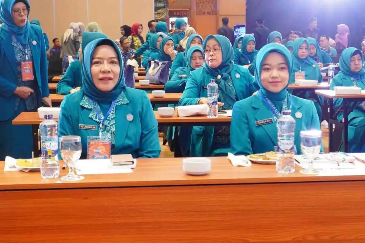 Ketua TP PKK Prabumulih Hadiri Rakon PKK 2026, Semarak Fashion Show Pesona Wastra Sumsel