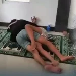 Viral! Remaja Tertidur Berpelukan di Mushola Pantai Logending