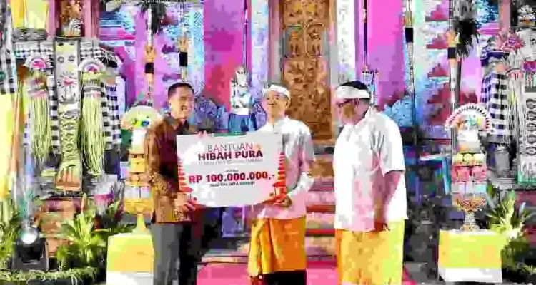 Ratu Dewa Serahkan Bantuan Operasional Pura di Perayaan Dharma Santi Nyepi 2026