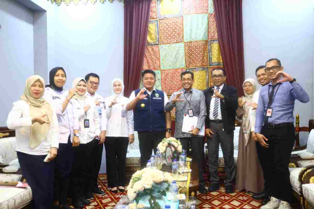 Gubernur Herman Deru apresiasi OJK Sumsel atas dukungan program 100.000 Sultan Muda. Kolaborasi ini dorong lahirnya wirausahawan muda dan perkuat ekonomi daerah.