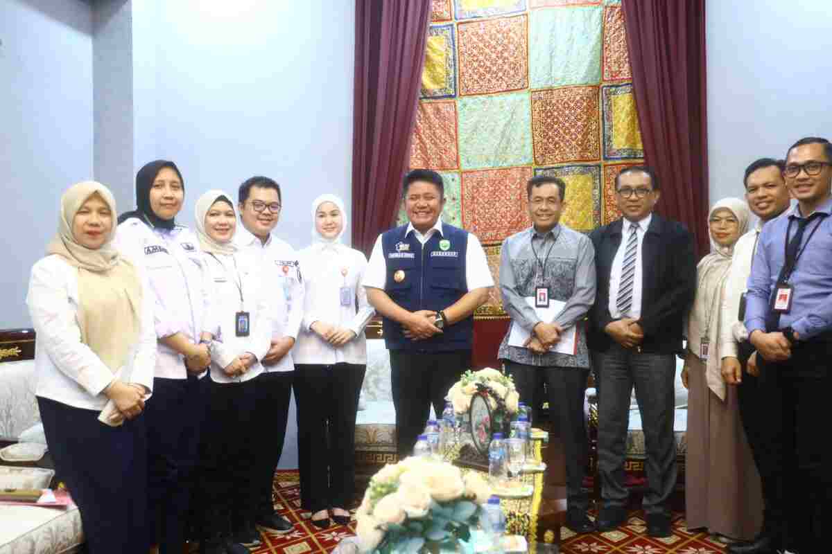 Gubernur Herman Deru apresiasi OJK Sumsel atas dukungan program 100.000 Sultan Muda. Kolaborasi ini dorong lahirnya wirausahawan muda dan perkuat ekonomi daerah.