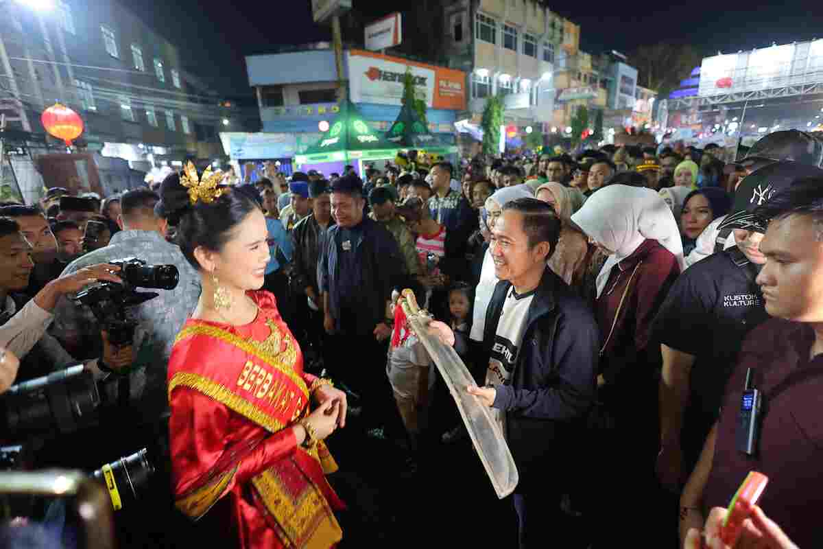 Ratu Dewa dan Herman Deru Resmikan CFN Atmo, Ribuan Warga Padati Jalan Kolonel Atmo Palembang