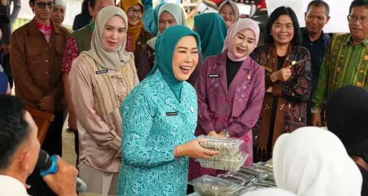 Sentuhan Feby Deru di Desa Burai, Dorong Tenun dan UMKM Naik Kelas