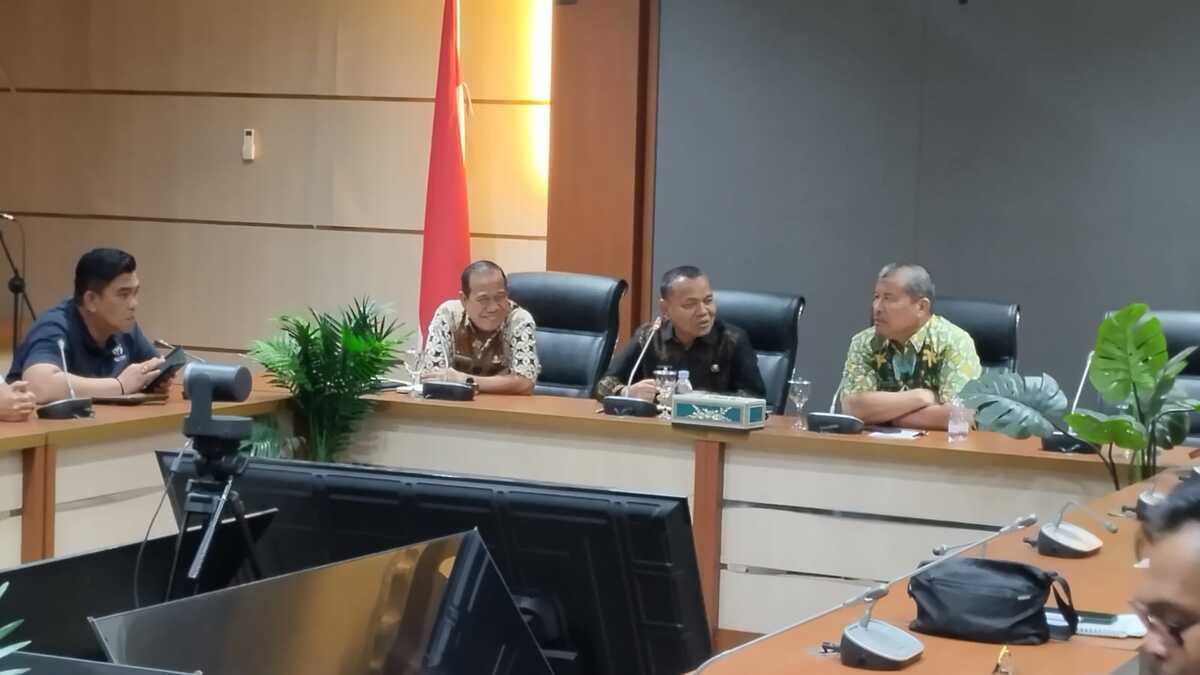 Sekda Baru Lahat Izromaita Pimpin Rapat Perdana, Tekankan Sinergi OPD