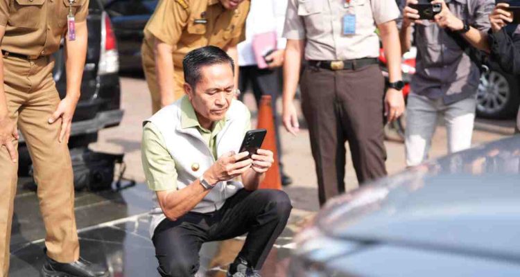 Sidak Parkir di Halaman Setda, Wali Kota Ratu Dewa Temukan Kendaraan Nunggak Pajak Hingga 11 Tahun