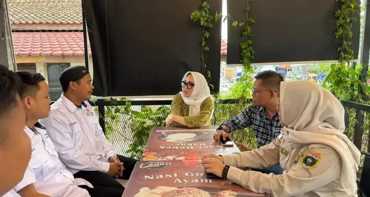 Warga Ogan Ilir Mengadu ke Anggota DPD RI Hj Eva Susanti, Keluhkan Dugaan Polusi Udara dari PT SPF