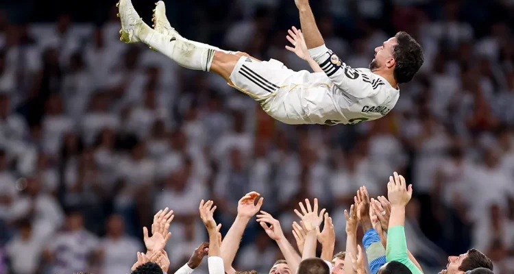 Real Madrid Tutup Musim dengan Kemenangan Dramatis, Bernabeu Haru Lepas Dani Carvajal dan David Alaba