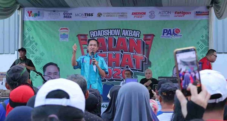 Semarak HUT Palembang, Ratu Dewa Resmi Buka Roadshow Jalan Sehat PALTV, Ribuan Warga Membludak