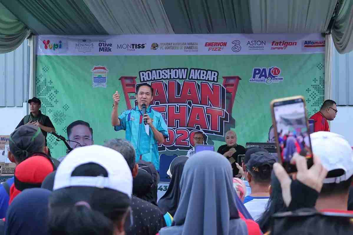 Semarak HUT Palembang, Ratu Dewa Resmi Buka Roadshow Jalan Sehat PALTV, Ribuan Warga Membludak