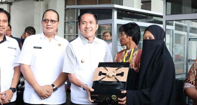 Wako Ratu Dewa dan Kejari Palembang Beri Bantuan Gerobak Bakso untuk Eks Napiter, Dorong Kemandirian dan Hilangkan Stigma Sosial