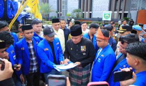 Gubernur Herman Deru Temui Massa PMII, Tegaskan Komitmen Transparansi Anggaran dan Perbaikan Infrastruktur