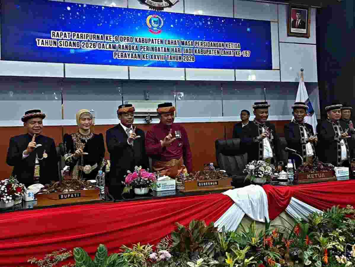 Gubernur Herman Deru Hadiri Sidang Paripurna HUT ke-157 Kabupaten Lahat, Tegaskan Komitmen Bangun SDM Unggul