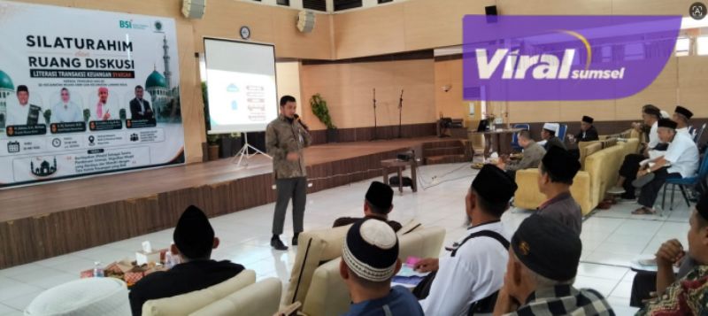 caption foto : Funding and Transaction Relationship Manager Area Palembang Bank Syariah Indonesia, Ariesta Aprilianto, saat menyampaikan materi (Foto.Dok.MUI Muara Enim)