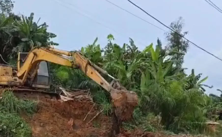 Jalan Rusak di Muba Diperbaiki Massal, Pemerintah hingga Warga Bersatu Pulihkan Akses Desa