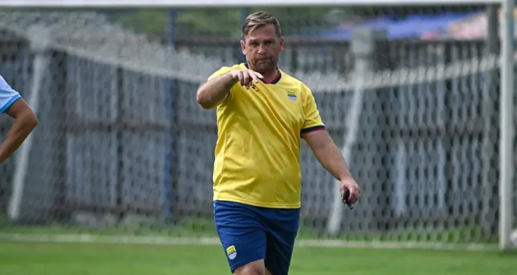 Persib Bandung Resmi Ganti Nahkoda, Bojan Hodak Naik Jabatan dan Igor Tolic Jadi Pelatih Kepala