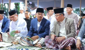 Ratu Dewa dan Prima Salam Salat Iduladha Bersama Ribuan Jemaah di Masjid Agung Palembang, Ajak Warga Maknai Pengorbanan