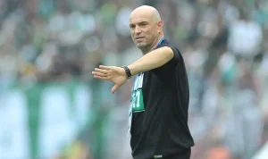 Persebaya Tutup Musim dengan Pesta Gol, Bernardo Tavares Bangga Rekor Clean Sheet Beruntun