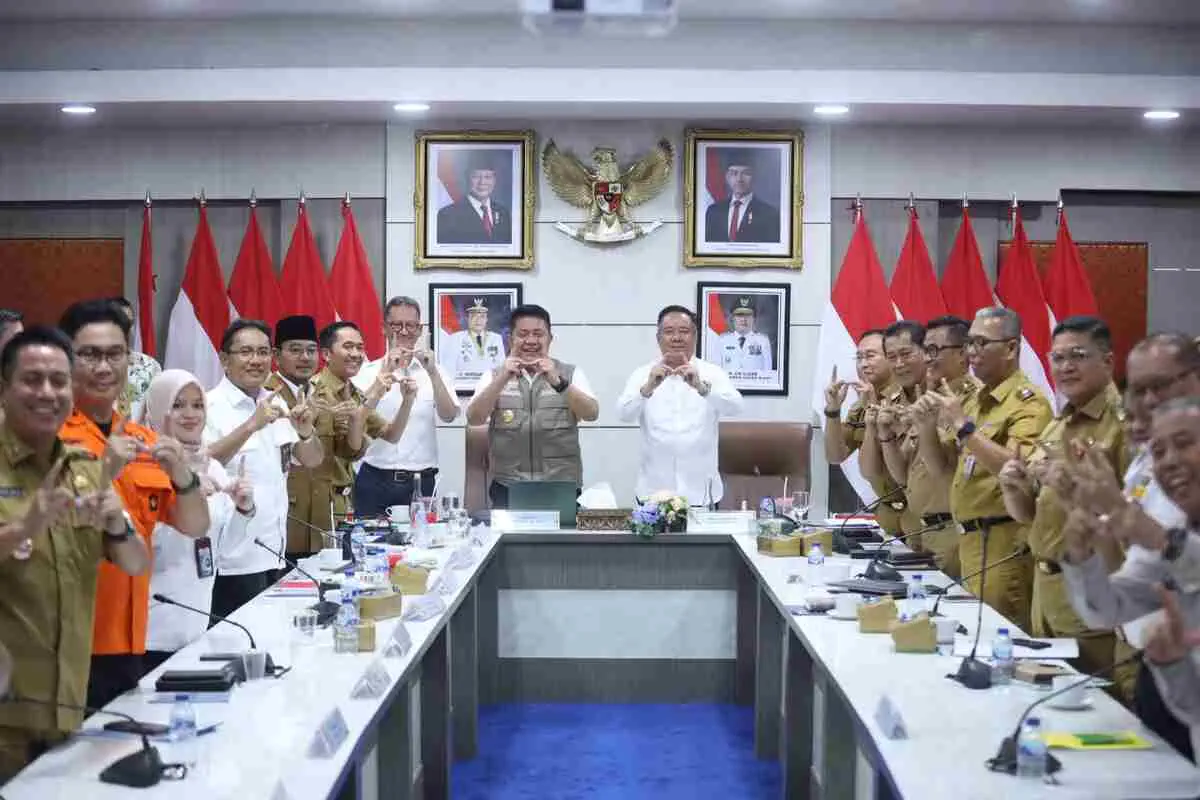 Gubernur Herman Deru Pimpin Rakor Penanganan Banjir, Instruksikan Pembentukan Satgas hingga Perbaikan 21 Gorong-gorong Tertusuk Tiang LRT