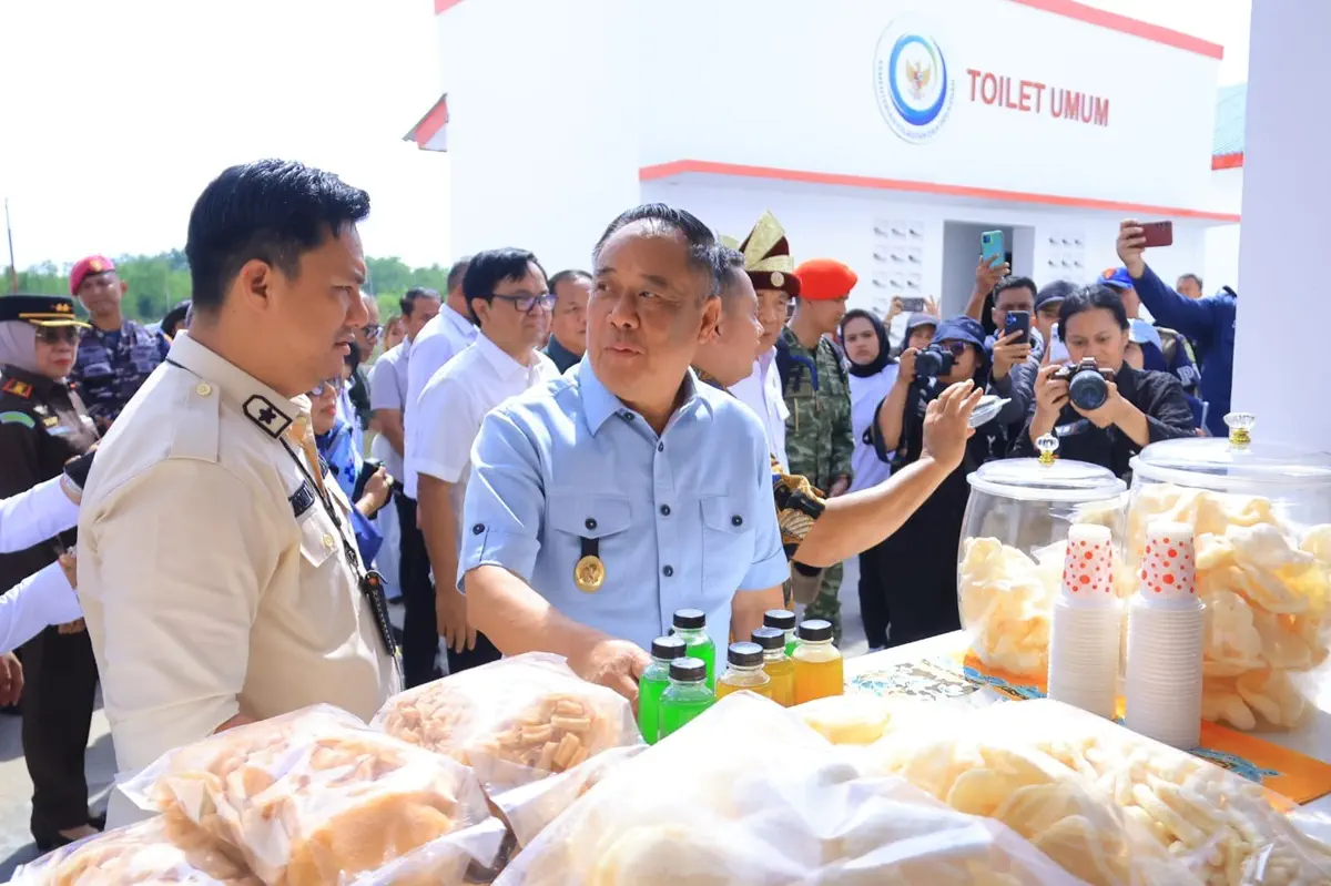 Wagub Sumsel Cik Ujang Dampingi Menko Polkam Tinjau Kampung Nelayan Sungsang, Dorong Infrastruktur Nelayan Makin Kuat
