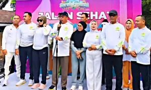 Bupati dan Wabup Lahat Resmi Lepas Jalan Santai HUT ke-157, Ribuan Warga Padati Seganti Setungguan Bupati dan Wabup Lahat Resmi Lepas Jalan Santai HUT ke-157, Ribuan Warga Padati Seganti Setungguan