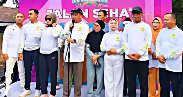 Bupati dan Wabup Lahat Resmi Lepas Jalan Santai HUT ke-157, Ribuan Warga Padati Seganti Setungguan