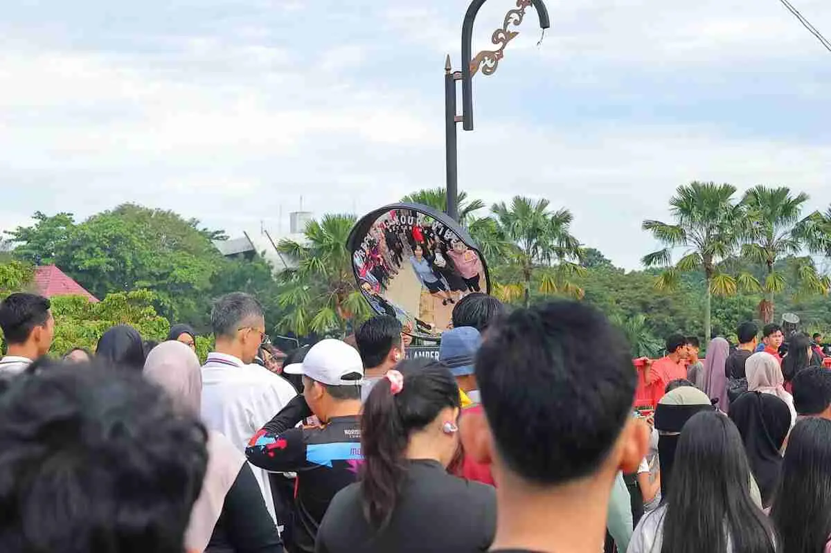 Antusiasme Warga Padati CFD Palembang, Flying Fox Gratis dari Damkar Jadi Magnet Baru Keluarga