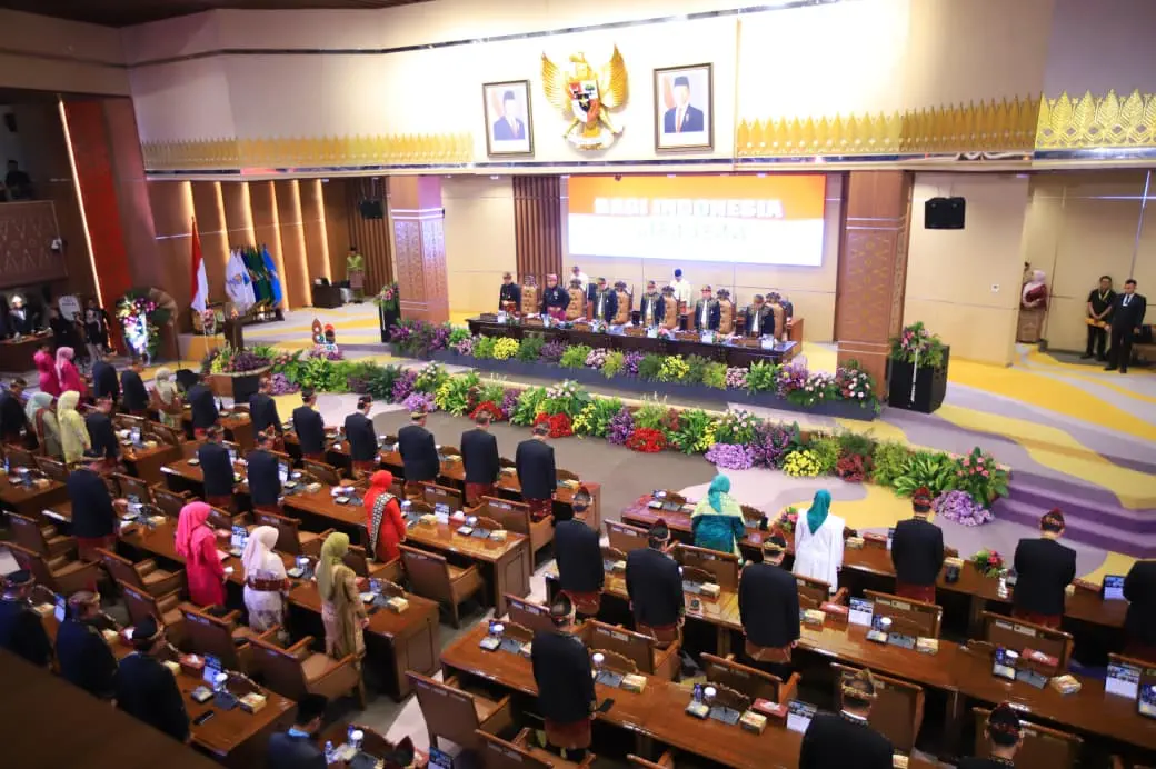 Gubernur Herman Deru dan Wagub Cik Ujang mengajak seluruh elemen masyarakat bersatu membangun Sumsel dalam peringatan HUT ke-80 Provinsi Sumatera Selatan di DPRD Sumsel.