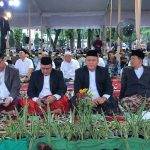 Asisten II Setda Palembang Isnaini Madani Tunaikan Salat Iduladha dan Serahkan Hewan Kurban di Masjid Darussaid