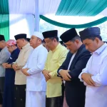 Gubernur Herman Deru Salurkan Sapi Kurban 1,3 Ton ke Masjid Agung Palembang, Tekankan Prioritas untuk Mustahik