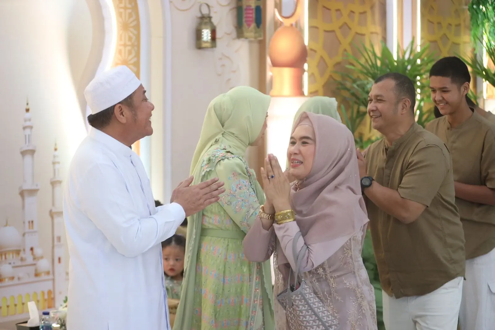 Gubernur Herman Deru Ciptakan Suasana Hangat dan Akrab dalam Open House Iduladha 1447 H