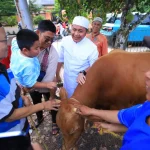 Gubernur Herman Deru Serahkan Hewan Kurban, Ziarah Keluarga hingga Kunjungi Wisata Religi Al Quran Raksasa di Hari Raya Idul Adha
