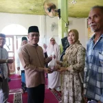 Wabup Ardani Bersama Kajari Ogan Ilir Serahkan Daging Kurban di Meranjat