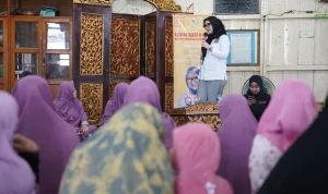 Amaliah Sobli Sosialisasikan 4 Pilar MPR RI di Palembang, Sekaligus Serahkan Bantuan Hadroh untuk Emak-Emak 30 Ilir