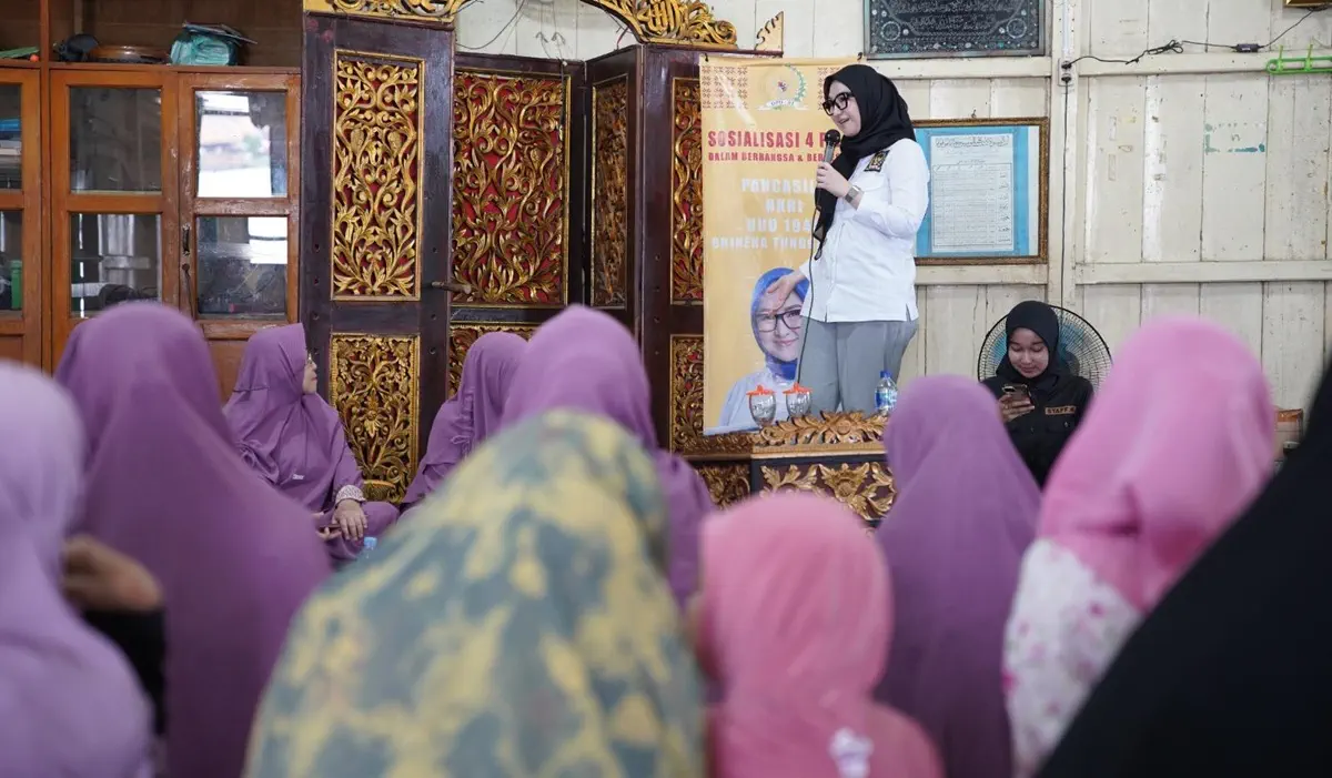 Amaliah Sobli Sosialisasikan 4 Pilar MPR RI di Palembang, Sekaligus Serahkan Bantuan Hadroh untuk Emak-Emak 30 Ilir