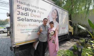 Bikin Iri! Regi Datau Terbang ke Malaysia Demi Hadiah Anniversary untuk Ayu Dewi Bikin Iri! Regi Datau Terbang ke Malaysia Demi Hadiah Anniversary untuk Ayu Dewi
