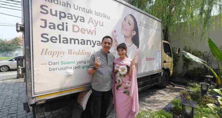 Bikin Iri! Regi Datau Terbang ke Malaysia Demi Hadiah Anniversary untuk Ayu Dewi