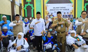 Haji-Kloter-Pertama-Asrama-Haji-Palembang (1) Wagub Cik Ujang Sambut Kepulangan 443 Jemaah Haji Kloter Pertama Embarkasi Palembang, Harap Jadi Teladan di Tengah Masyarakat
