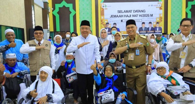 Wagub Cik Ujang Sambut Kepulangan 443 Jemaah Haji Kloter Pertama Embarkasi Palembang, Harap Jadi Teladan di Tengah Masyarakat