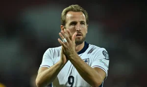 Harry-Kane-celebrates-after-England-beat-Serbia-in-European-qualifying-for-the-FIFA-World-Cup-2026 Kandidat Kuat Sepatu Emas Piala Dunia 2026: Mbappe, Kane hingga Messi Siap Berburu Gelar Top Skor